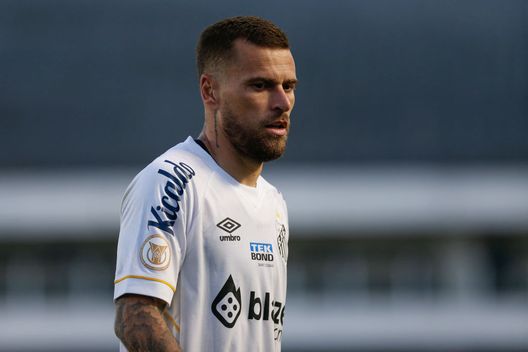 Lucas Lima, centrocampista brasiliano del Santos (Photo by Ricardo Moreira/Getty Images) San Paolo senza James Rodriguez nel derby: chance persa dal Santos in zona salvezza…- immagine 2