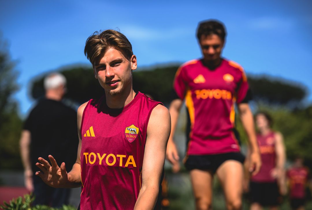 Trigoria, l’allenamento a due giorni dal derby: presenti Massara e Ranieri – FOTO GALLERY - immagine 29