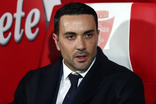 MONZA, ITALY - JANUARY 13: ACF Fiorentina coach Raffaele Palladino looks on before the Serie A match between AC Monza and ACF Fiorentina at U-Power Stadium on January 13, 2025 in Monza, Italy. (Photo by Marco Luzzani/Getty Images) Palladino