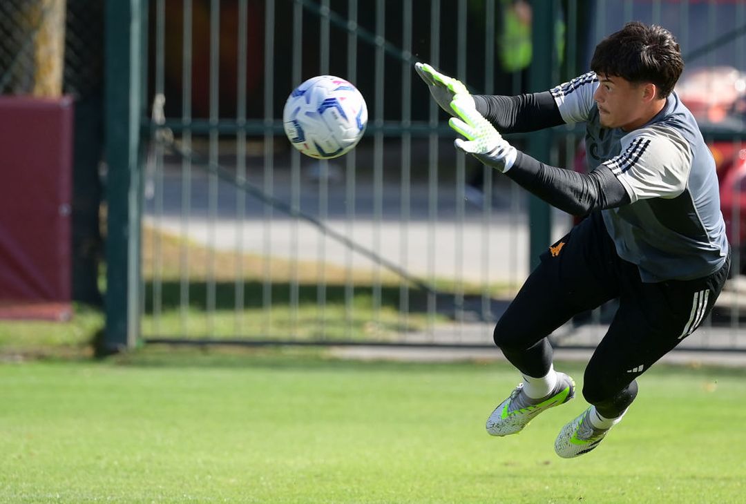 La Roma prosegue la preparazione a Trigoria: Matic e Dybala a parte – FOTO GALLERY - immagine 17