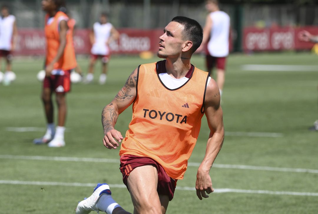 Ritiro Roma, lavoro sul campo e in palestra a Trigoria – FOTO GALLERY - immagine 22