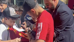 Roma arrivata ad Empoli: entusiasmo per Dybala tra selfie e autografi – VIDEO