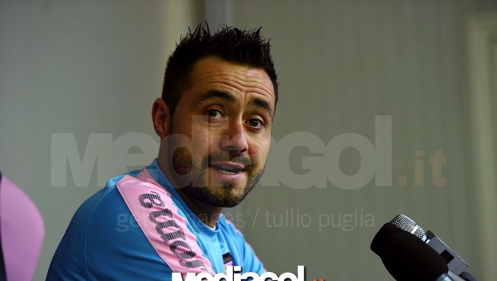 PALERMO, ITALY - SEPTEMBER 09: Head Coach Roberto De Zerbi of US Citta' di Palermo answers questions during a press conference at Carmelo Onorato Training Center on September 9, 2016 in Palermo, Italy. (Photo by Tullio M. Puglia/Getty Images) De Zerbi: “Baldini innarivabile, Guardiola top con me. Allegri si sbaglia sul calcio” - immagine 1