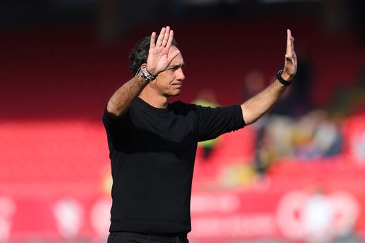 L'allenatore del Monza, Alessandro Nesta, chiede scusa ai tifosi dopo il ko col Como. (Foto di Francesco Scaccianoce/Getty Images)