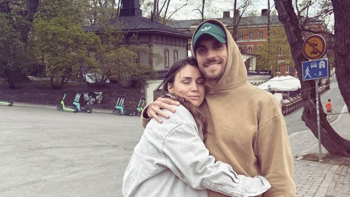 Pellegrini è in Finlandia per l’operazione al tendine: lo scatto con la moglie a Turku - immagine 1