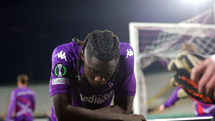 FLORENCE, ITALY - MAY 8: Moise Kean of ACF Fiorentina shows his dejection during the UEFA Conference League 2024/25 Semi Final First Leg match between ACF Fiorentina and Real Betis Balompie at Artemio Franchi on May 8, 2025 in Florence, Italy. (Photo by Gabriele Maltinti/Getty Images) CorSport: “Fallimento Fiorentina. Con le piccole Palladino si è buttato via” - immagine 1
