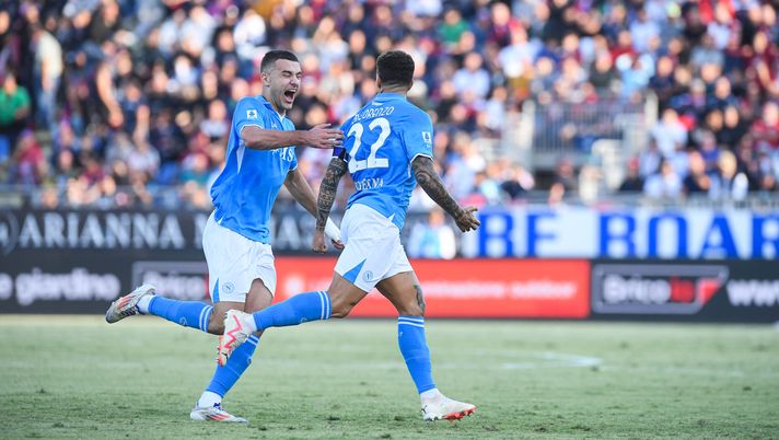CAGLIARI, ITALY - SEPTEMBER 15: SSC Napoli player Giovanni Di Lorenzo celebrating his goal with Alessandro Buongiorno during the Serie A match between Cagliari FC and SSC Napoli at Unipol Domus (Sardegna Arena) Stadium on September 15, 2024 in Cagliari, Italy. (Photo by SSC Napoli/Getty Images) napoli