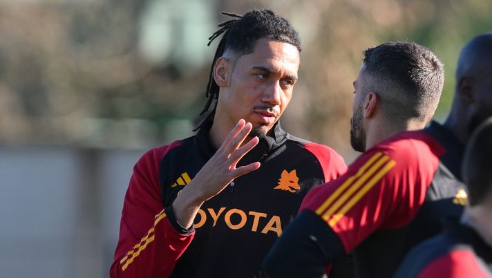 Roma, risentimento muscolare per Smalling. Ok Ndicka, personalizzato per Lukaku - immagine 1
