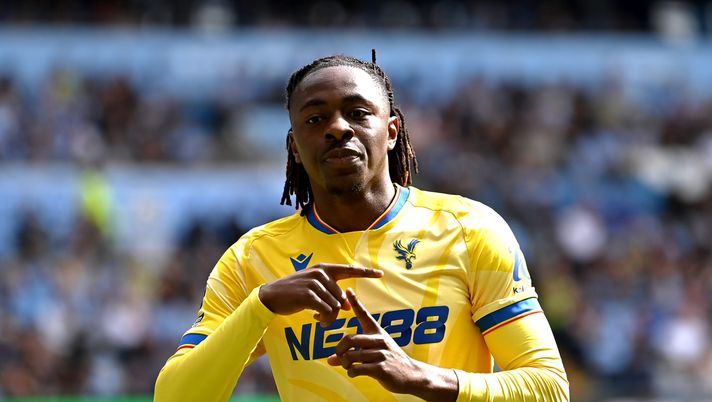 MANCHESTER, ENGLAND - APRIL 12: Eberechi Eze of Crystal Palace celebrates scoring his team's first goal during the Premier League match between Manchester City FC and Crystal Palace FC at Etihad Stadium on April 12, 2025 in Manchester, England. (Photo by Justin Setterfield/Getty Images) Eze Arsenal