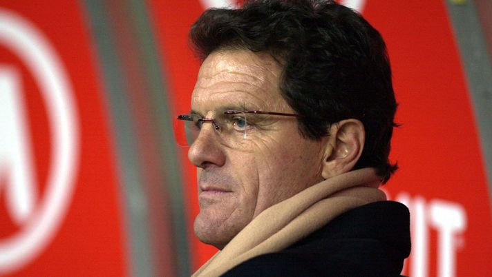 MILAN - DECEMBER 7: Fabio Capello, coach of Roma, watches the action during the Serie A match between AC Milan and Roma, played at the 'Giuseppe Meazza' San Siro Stadium, Milan, Italy on December 7, 2002. (Photo by Grazia Neri/Getty Images) Milan, Lentini sull’incidente: “Ho avuto bisogno di tanto tempo per recuperare. Capello…” - immagine 1