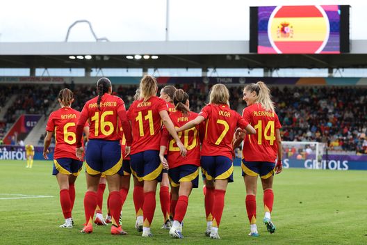 THUN, SVIZZERA - 7 LUGLIO: Claudia Pina della Spagna festeggia il quinto gol. (Foto di Alexander Hassenstein/Getty Images) Spagna Europeo Femminile