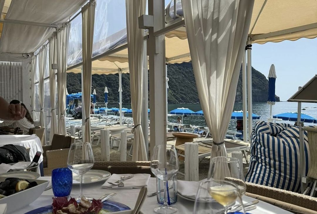 GALLERY Mertens in vacanza ad Ischia con Kat e il piccolo Ciro: le foto di famiglia - immagine 9