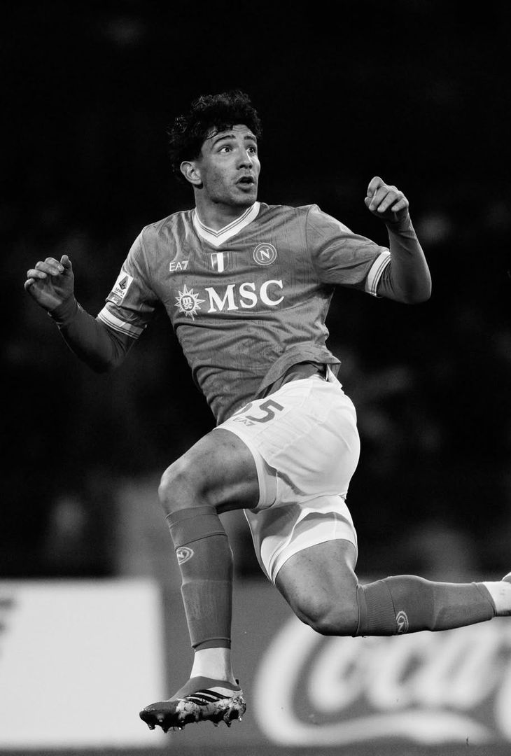 La poca ferocia del primo tempo e la cosiddetta 'cazzimma' mostra nella ripresa: due facce della stessa medaglia che compongono il riassunto 'in bianco e nero' di Napoli-Hellas Verona realizzato dall'admin dell'account Instagram della compagine partenopea.