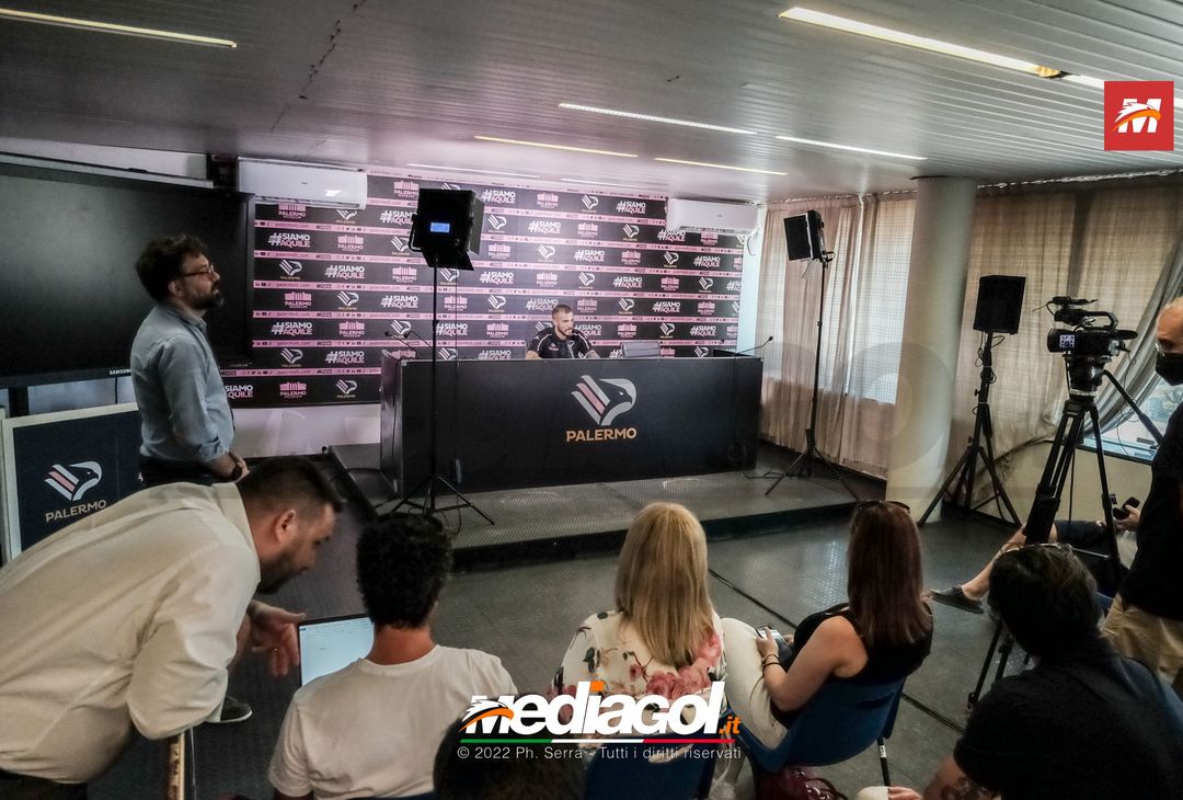 FOTO RITIRO PALERMO, la conferenza stampa di Nicola Valente (Gallery) - immagine 8