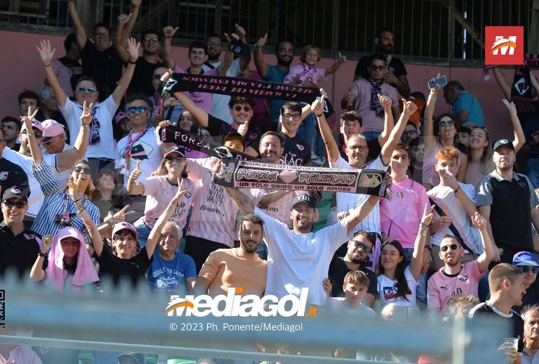 FOTOTIFO Palermo-Sudtirol 2-1, gli scatti ai tifosi al “Renzo Barbera” (GALLERY) - immagine 52