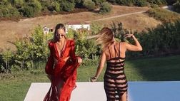 VIDEO / Viky Varga sensualissima insieme all’amica: il balletto a bordo piscina sulle note di Madonna