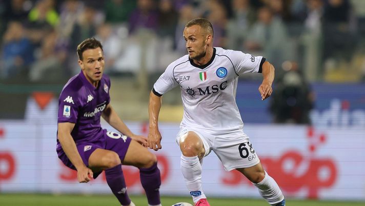 FLORENCE, ITALY - MAY 19: Stanislav Lobotka of SSC Napoli in action during the Serie A TIM match between ACF Fiorentina and SSC Napoli at Stadio Artemio Franchi on May 19, 2024 in Florence, Italy.(Photo by Gabriele Maltinti/Getty Images) FOTO Lobotka e Meret rientrati a Napoli, lo scatto al raduno di Castel Volturno - immagine 1