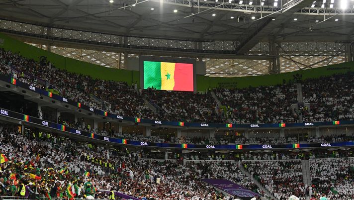 DOHA, QATAR - NOVEMBER 25: The LED board shows a Senegal flag after the first goal by Boulaye Dia of Senegal during the FIFA World Cup Qatar 2022 Group A match between Qatar and Senegal at Al Thumama Stadium on November 25, 2022 in Doha, Qatar. (Photo by Claudio Villa/Getty Images) Coppa d’Africa, arresti dopo i disordini durante la finale: 18 condanne confermate in appello - immagine 1