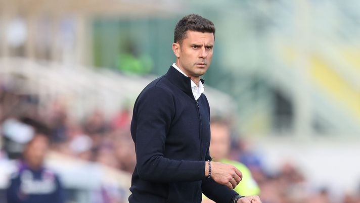 FLORENCE, ITALY - OCTOBER 31: Thiago Motta manager of Spezia Calcio gestures during the Serie A match between ACF Fiorentina and Spezia Calcio at Stadio Artemio Franchi on October 31, 2021 in Florence, Italy. (Photo by Gabriele Maltinti/Getty Images) Spezia, Thiago Motta vicino alla salvezza: mancano pochi punti per l’impresa - immagine 1