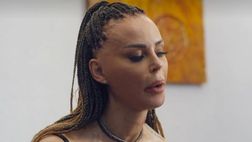 Su Netflix ‘Io sono notizia’. Nina Moric: “Corona? Ho ucciso due figli”. Lui: “Convinta ad abortire”