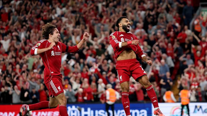 Salah esulta insieme a Chiesa per il quarto gol in Liverpool-Bournemouth, 15 agosto 2025. (Photo by Michael Steele/Getty Images) Liverpool Bournemouth