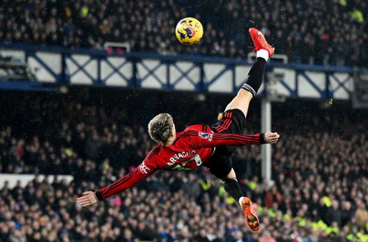 Garnacho e uno dei gol più belli realizzati in carriera in Premier League. (Foto di Shaun Botterill/Getty Images) Garnacho, il futuro è al Manchester United con i record di Ronaldo nel mirino- immagine 3