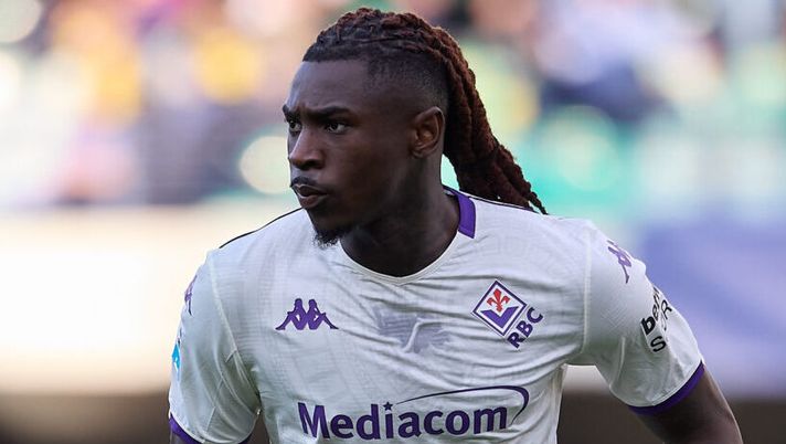 VERONA, ITALY - APRIL 04: Moise Kean of Fiorentina looks on during the Serie A match between Hellas Verona FC and ACF Fiorentina at Stadio Marcantonio Bentegodi on April 04, 2026 in Verona, Italy. (Photo by Emmanuele Ciancaglini/Getty Images) Gazzetta: “Ok le assenze, ma Fiorentina troppo remissiva. Kean con la testa a Zenica” - immagine 1