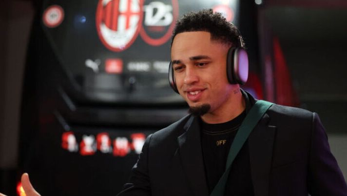 MILAN, ITALY - JANUARY 26: Noah Okafor of AC Milan arrives before the Serie A match between AC Milan and Parma at Stadio Giuseppe Meazza on January 26, 2025 in Milan, Italy. (Photo by Claudio Villa/AC Milan via Getty Images) Napoli su Okafor: c’è l’accordo col giocatore e la situazione è questa. Saint-Maximin… - immagine 1