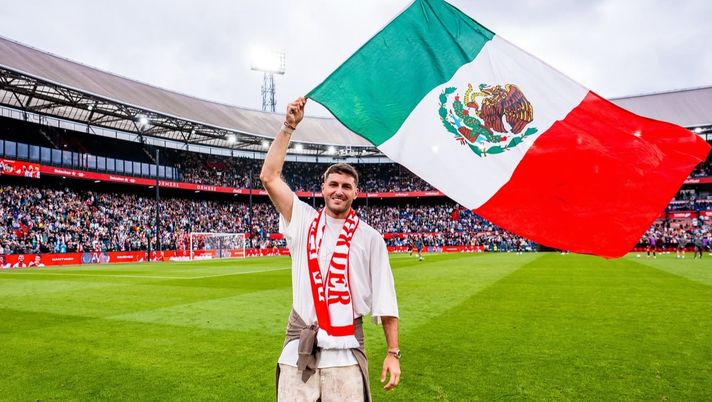Milan, Santiago Gimenez torna al Feyenoord e saluta i tifosi al De Kuip - immagine 1