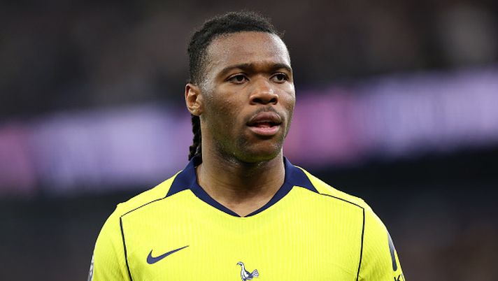 BIRMINGHAM, ENGLAND - MAY 03: Destiny Udogie of Tottenham Hotspur during the Premier League match between Aston Villa and Tottenham Hotspur at Villa Park on May 03, 2026 in Birmingham, England. (Photo by Michael Steele/Getty Images) La Nazione: “Cercasi rinforzi a sinistra. Spunta l’idea Udogie” - immagine 1