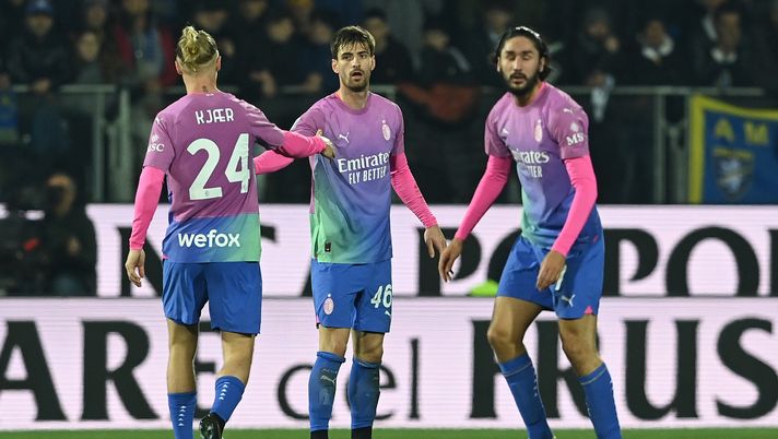 Gabbia e Kjaer (difesa AC Milan) in Frosinone-Milan 2-3 (Serie A 2023-2024) | News (Getty Images) Gabbia Kjaer difesa de Milan Frosinone-Milan 2-3 Serie A 2023-2024