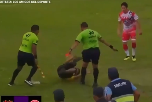 Follia in Coppa del Perù: l’arbitro colpisce con un calcio un membro dello staff- immagine 2