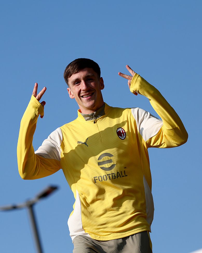 Alexis Saelemaekers oggi a Milanello (Photo by Giuseppe Cottini/AC Milan via Getty Images) Gimenez in gruppo dopo il Messico: oggi a Milanello, tutte le foto