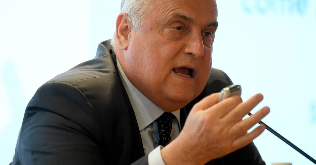 Lazio, Lotito: “Devo sfoltire la rosa. Ma non voglio smantellare la squadra” Lazio, Lotito: “Devo sfoltire la rosa. Ma non voglio smantellare la squadra”