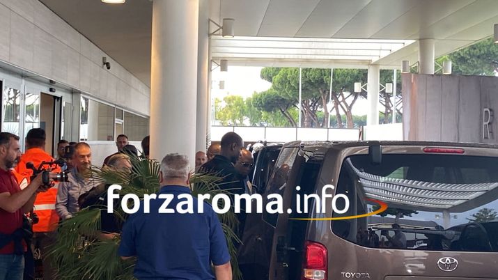 Mercato, N’Dicka è della Roma: il calciatore è sbarcato a Ciampino – VIDEO - immagine 1