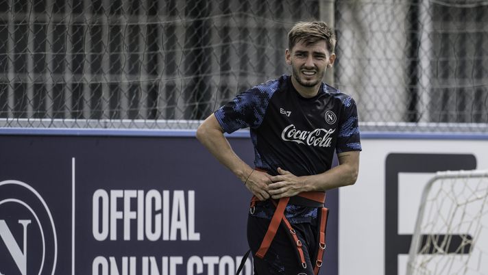 Castel Volturno, ITALY - APRIL 29: SSC Napoli player Billy Gilmour attends the afternoon training session at SSC Napoli Training Center in Castel Volturno, Caserta (Italy) on APRIL 29, 2025 (Photo by SSC NAPOLI/SSC NAPOLI via Getty Images) Gilmour instancabile, si è allenato anche in vacanza e dopo Dimaro: il retroscena - immagine 1