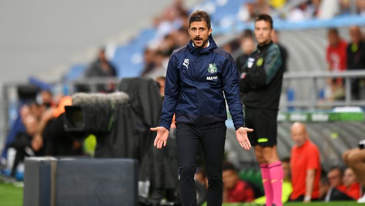 REGGIO NELL'EMILIA, ITALY - AUGUST 30: Alessio Dionisi, Head Coach of US Sassuolo reacts during the Serie A match between US Sassuolo and AC MIlan at Mapei Stadium - Citta' del Tricolore on August 30, 2022 in Reggio nell'Emilia, Italy. (Photo by Alessandro Sabattini/Getty Images)