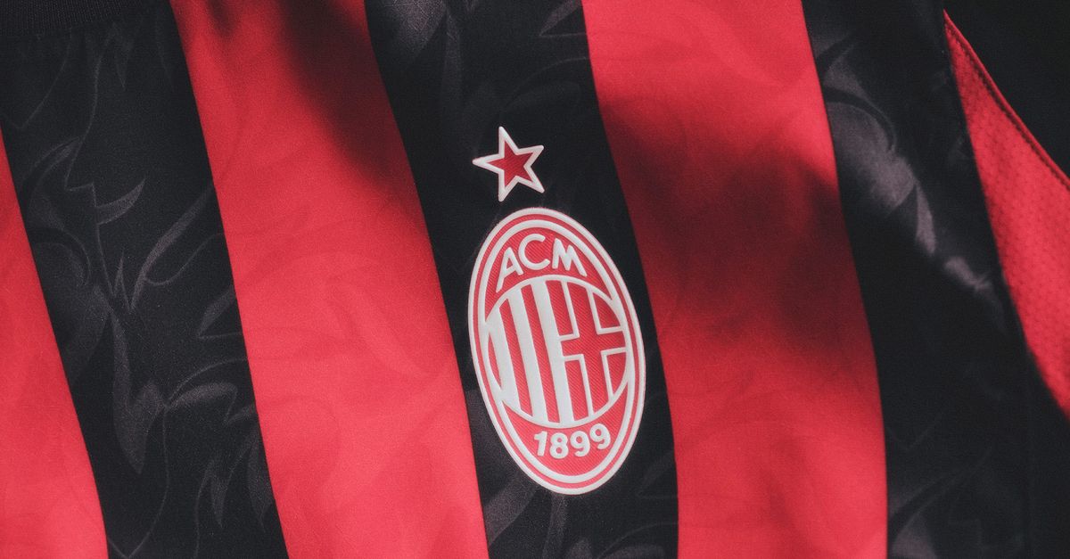 milan nuova maglia 202526 perché il logo non è rossonero video da Pianetamilan.it milan nuova maglia 202526 perché il logo non è rossonero video