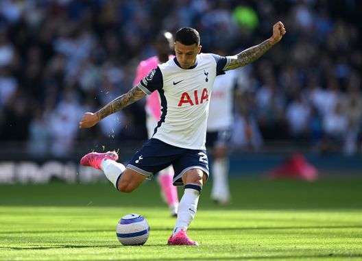 Pedro Porro con la maglia del Tottenham. (Photo by Shaun Botterill/Getty Images) Tottenham, Pedro Porro senza freni: “Bello vincere, aspetto i nuovi meme su di noi”- immagine 4