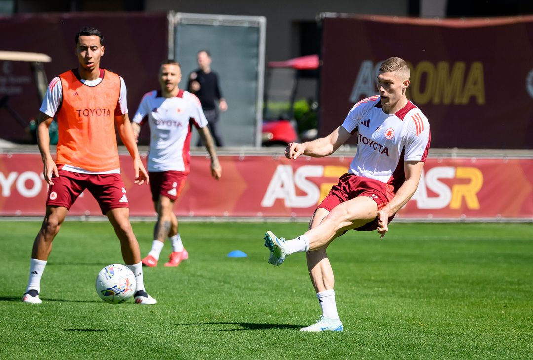 Verso Roma-Juventus: l’allenamento a Trigoria – FOTO GALLERY - immagine 16
