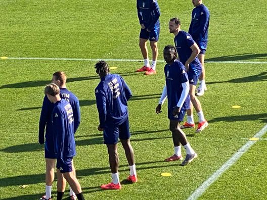FOTO VN – Italia in campo per l’allenamento. Kean e Comuzzo in gruppo- immagine 3