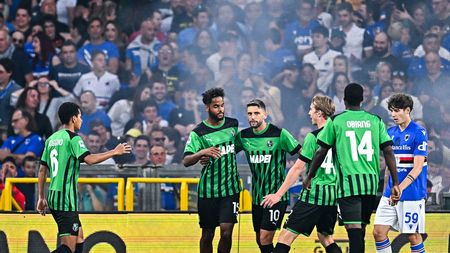 GENOA, ITALY - MAY 26: Domenico Berardi of Sassuolo (C) celebrates with his team-mates after scoring a goal during the Serie A match between UC Sampdoria and US Sassuolo at Stadio Luigi Ferraris on May 26, 2023 in Genoa, Italy. (Photo by Simone Arveda/Getty Images)