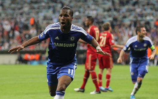Didier Drogba gesteggia il pareggio nella finale del 2012 contro il Bayern Monaco. (Photo by Ian MacNicol/Getty Images) Fine del record storico per la Spagna: Chelsea prima squadra a fare il Grande Slam- immagine 4