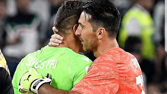 (foto Instagram gianluigibuffon) L’omaggio di Buffon a Silvestri: “Bello vedere portieri italiani protagonisti” - immagine 1