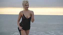 Ria Antoniou per il calendario 2018 di “For Men Magazine”