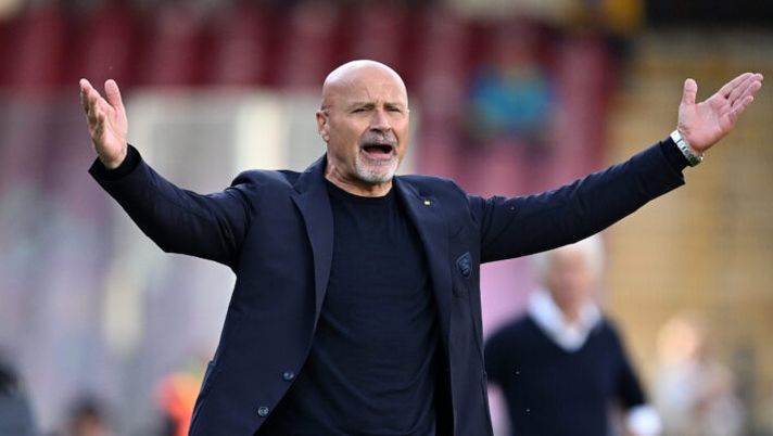 SALERNO, ITALY - MAY 06: Stefano Colantuono US Salernitana head coach reacts during the Serie A TIM match between US Salernitana and Atalanta BC at Stadio Arechi on May 06, 2024 in Salerno, Italy.(Photo by Francesco Pecoraro/Getty Images) Salernitana, infortunio per Bradaric. Colantuono: “Con questa cessione possiamo monetizzare” - immagine 1