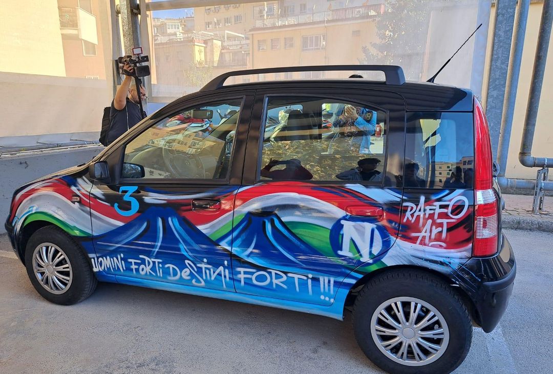 GALLERY La Panda scudettata e autografata: il bellissimo dono di Spalletti - immagine 9