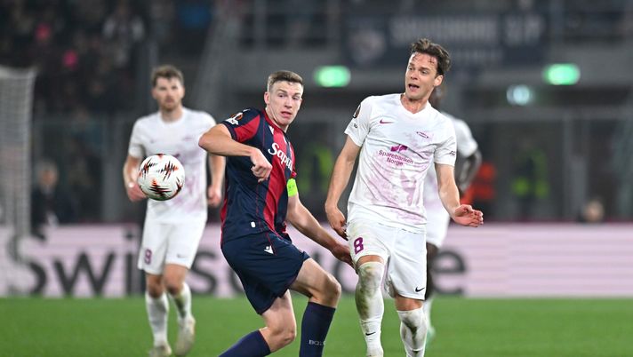 BOLOGNA, ITALY - FEBRUARY 26: Felix Horn Myhre of SK Brann is challenged by Lewis Ferguson of Bologna during the UEFA Europa League 2025/26 Knockout Play-off Second Leg match between Bologna FC 1909 and SK Brann at Stadio Renato Dall'Ara on February 26, 2026 in Bologna, Italy. (Photo by Alessandro Sabattini/Getty Images) Bologna-Brann, le pagelle del Cor Bo- immagine 1