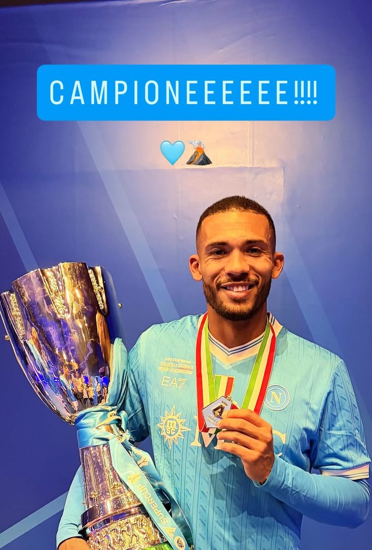 Coppa, sorrisi e sigari: gli azzurri festeggiano la Supercoppa! –  LE FOTO - immagine 8