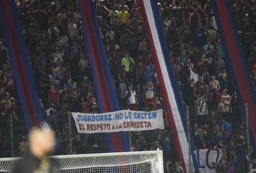 Tifosi Cerro Porteño invadono il campo e causano licenziamento del tecnico…- immagine 6
